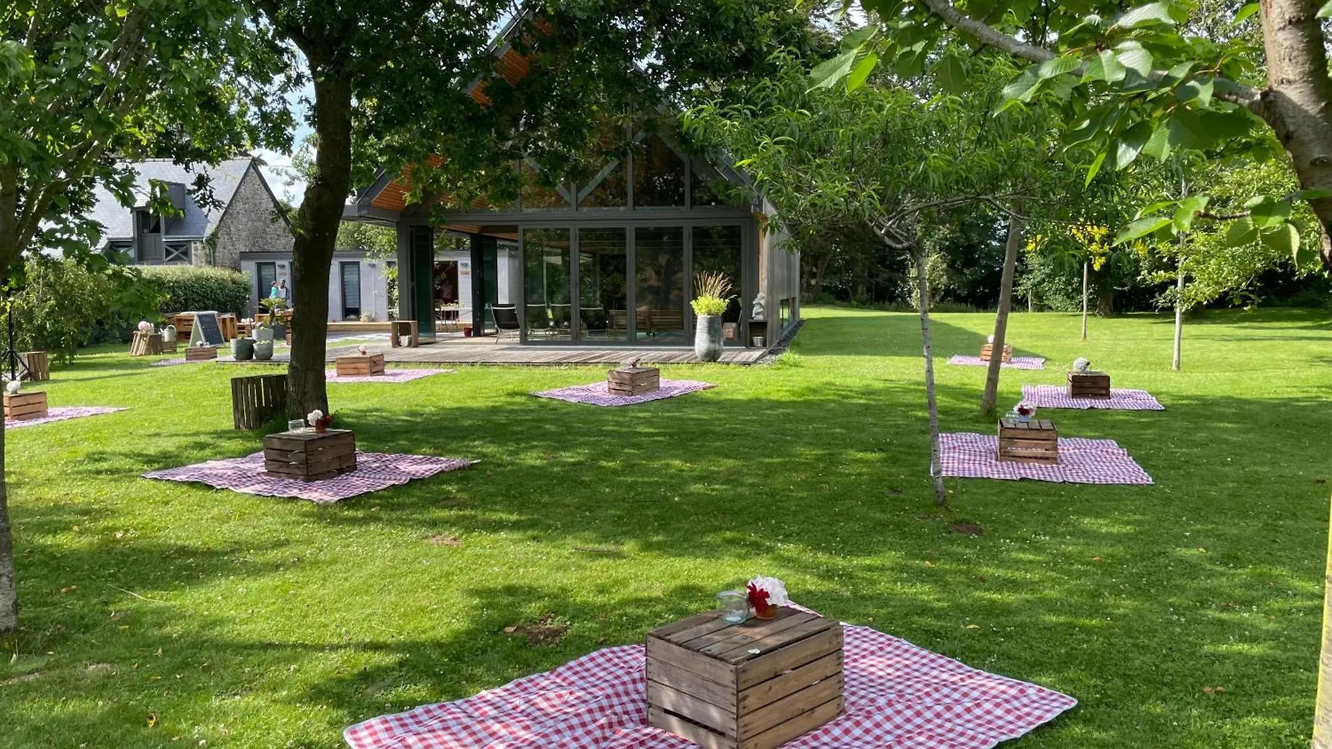Domaine Du Grenier Holiday home Yffiniac Bed & Breakfast