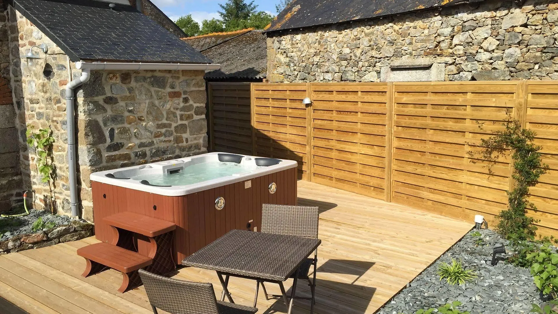 Domaine Du Grenier Holiday home Yffiniac France
